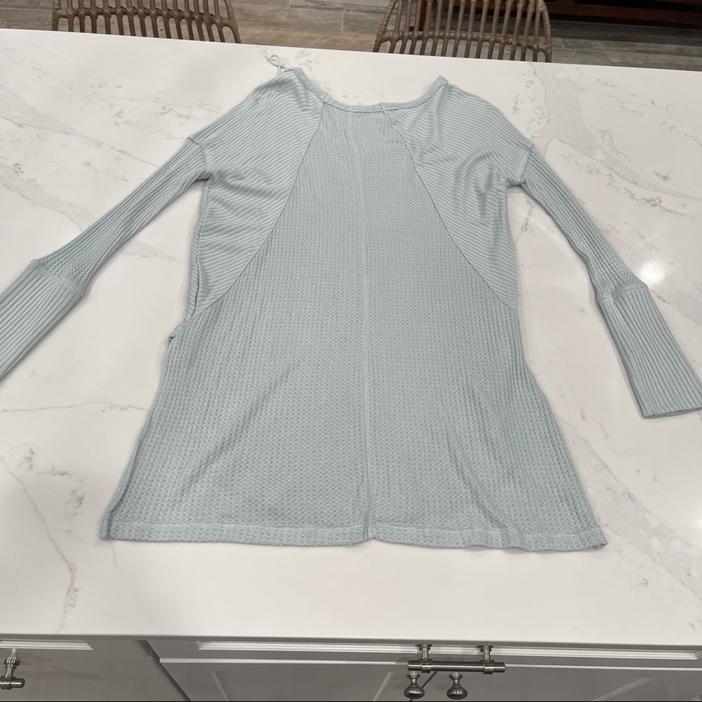 🎉HP🎉 NWOT Free People light blue Catalina thermal long sleeve T-shirt - Picture 3 of 16